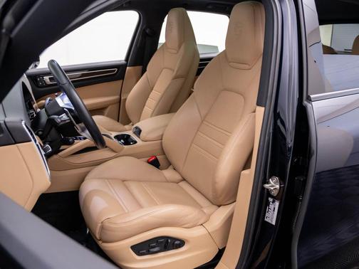 Moonlight Blue Metallic 2023 Porsche Cayenne Cayenne