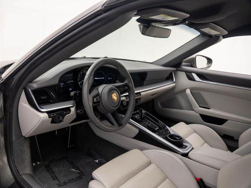 2020 Porsche 911 Carrera 4S Cabriolet