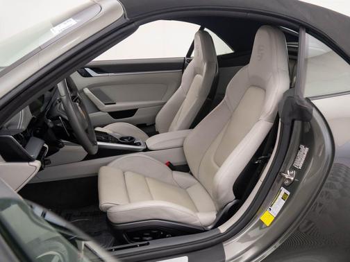 2020 Porsche 911 Carrera 4S Cabriolet