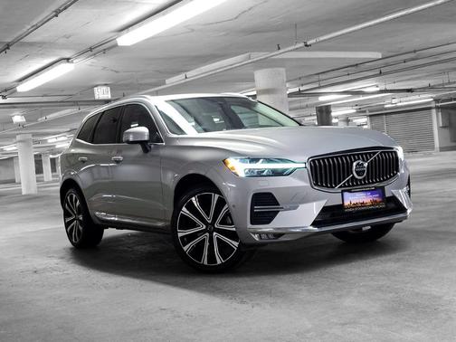 2023 Volvo XC60 B5 Ultimate Bright Theme
