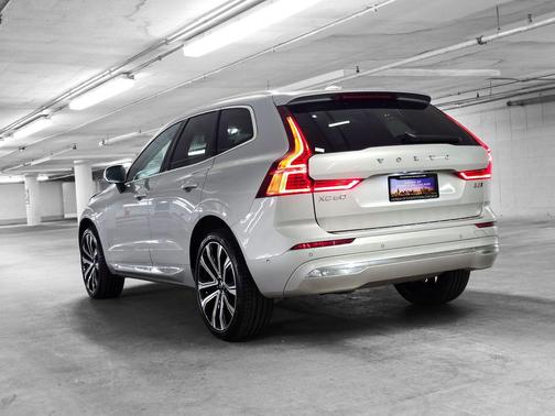 2023 Volvo XC60 B5 Ultimate Bright Theme