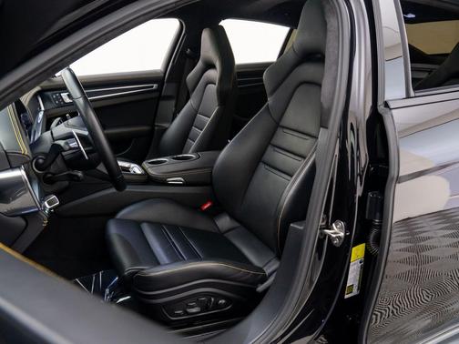 2022 Porsche Panamera Turbo S