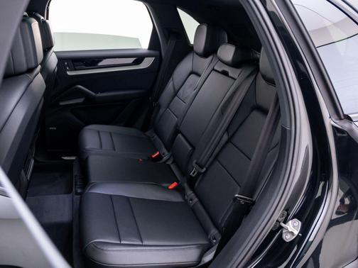 Chromite Black Metallic 2026 Porsche Cayenne Cayenne