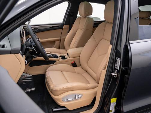 Volcano Grey Metallic 2026 Porsche Macan Macan