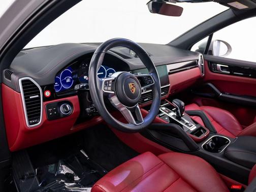Chalk 2023 Porsche Cayenne Cayenne