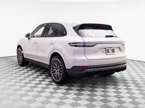 Chalk 2023 Porsche Cayenne Cayenne
