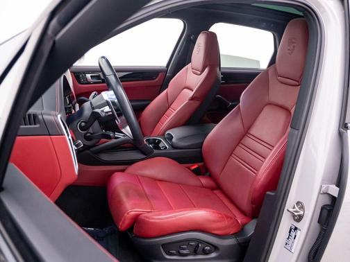 Chalk 2023 Porsche Cayenne Cayenne