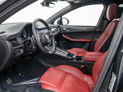 2023 Porsche Macan Base