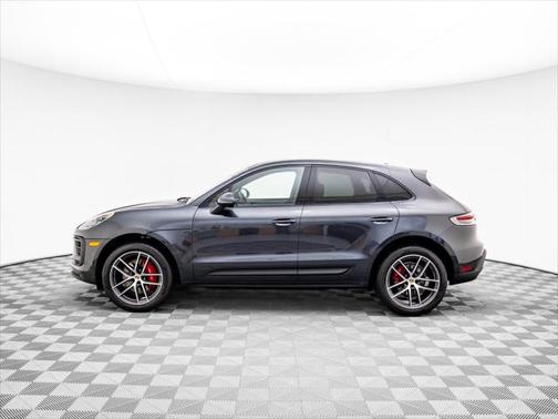 2023 Porsche Macan Base