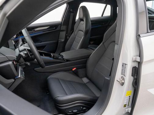 2026 Porsche Panamera 4