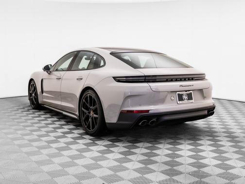 2026 Porsche Panamera 4
