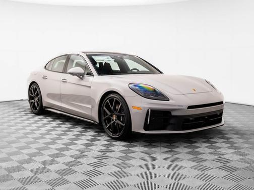 2026 Porsche Panamera 4