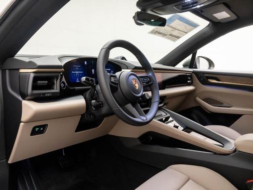 2025 Porsche Macan 4