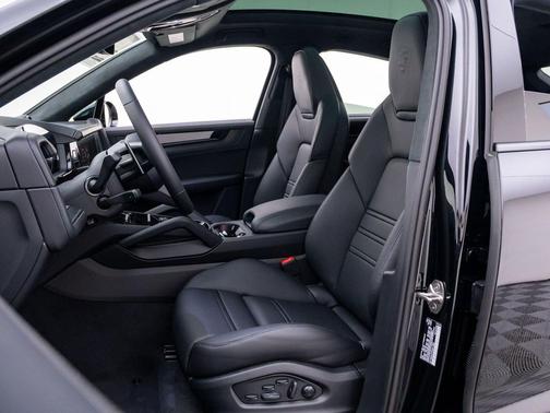 Chromite Black Metallic 2026 Porsche Cayenne GTS