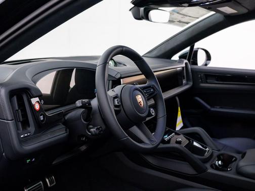 Chromite Black Metallic 2026 Porsche Cayenne GTS