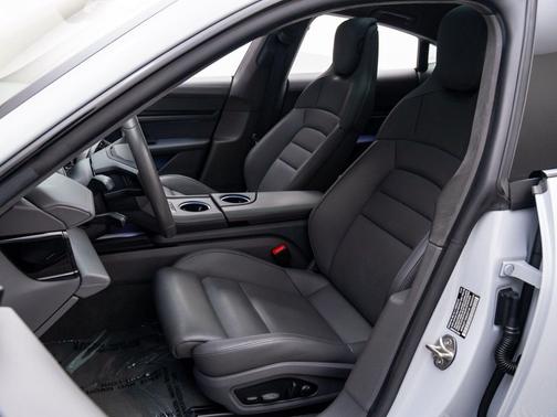 2022 Porsche Taycan Turbo