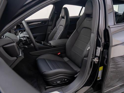 2026 Porsche Panamera 4