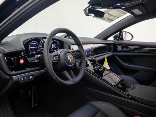 2026 Porsche Panamera 4