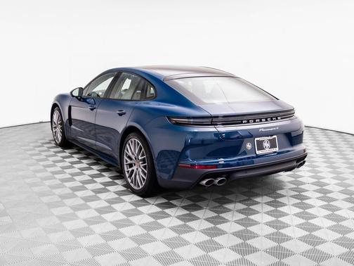 2026 Porsche Panamera 4