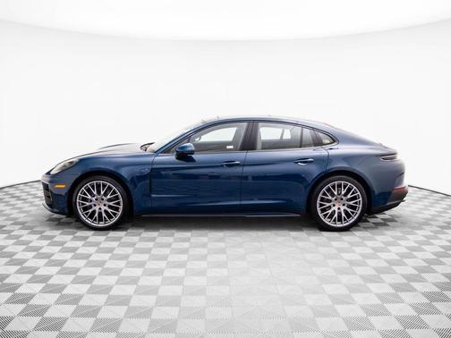 2026 Porsche Panamera 4