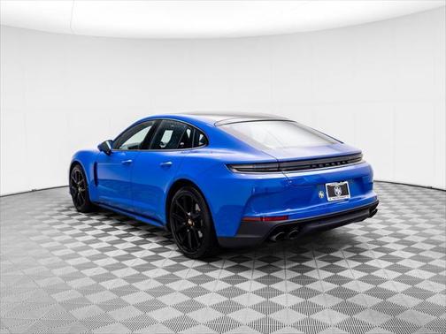 2024 Porsche Panamera 4