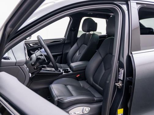 Volcano Grey Metallic 2023 Porsche Macan Macan