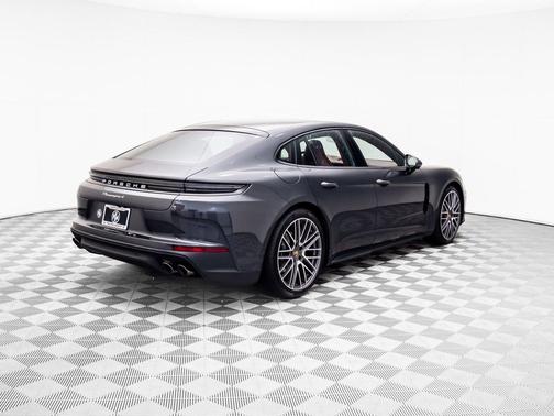 2026 Porsche Panamera 4
