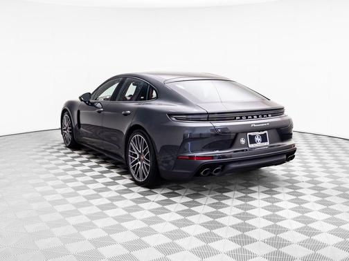 2026 Porsche Panamera 4