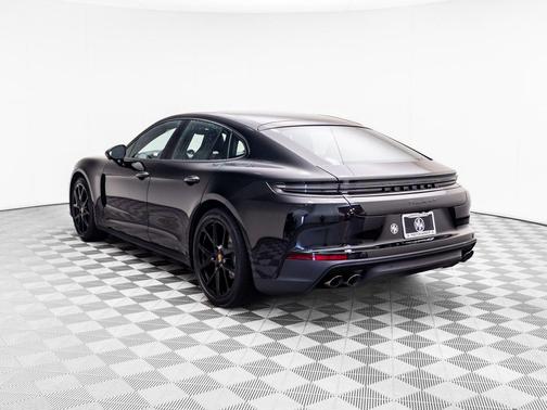 2026 Porsche Panamera 4