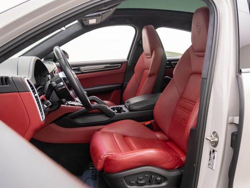 2023 Porsche Cayenne GTS