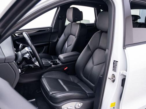 2021 Porsche Macan Macan