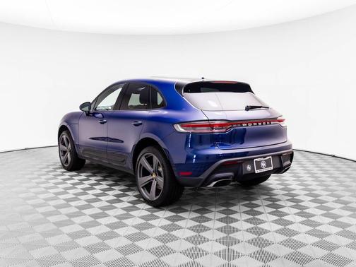 2024 Porsche Macan Base (PDK)