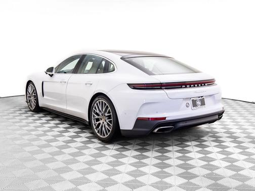 2024 Porsche Panamera 4