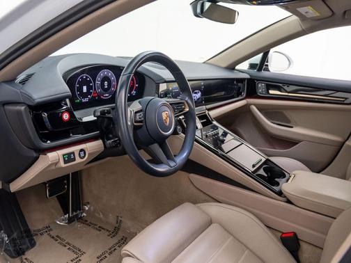 2024 Porsche Panamera 4