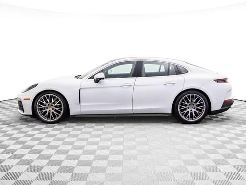 2024 Porsche Panamera 4