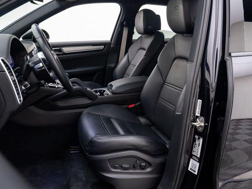 2022 Porsche Cayenne Platinum Edition