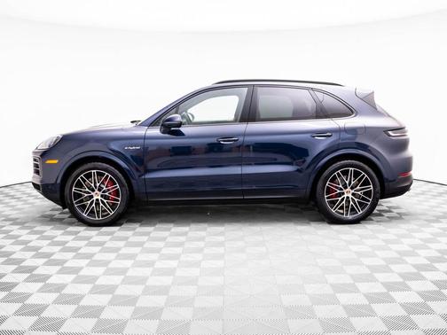 Algarve Blue Metallic 2026 Porsche Cayenne Cayenne S E-Hybrid