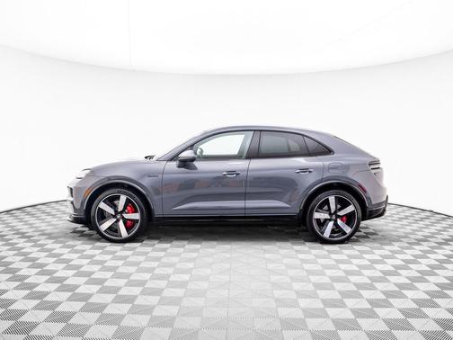 2025 Porsche Macan Turbo
