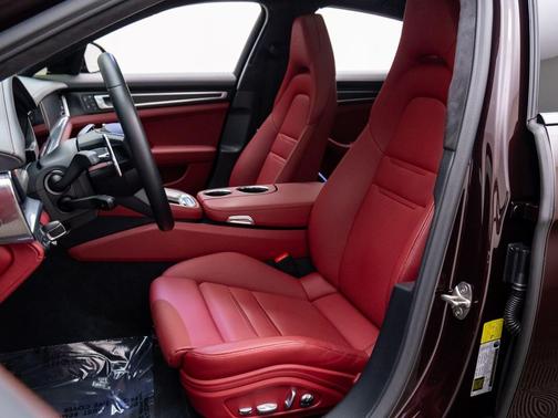 2023 Porsche Panamera Platinum Edition