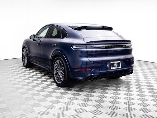 Algarve Blue Metallic 2026 Porsche Cayenne GTS