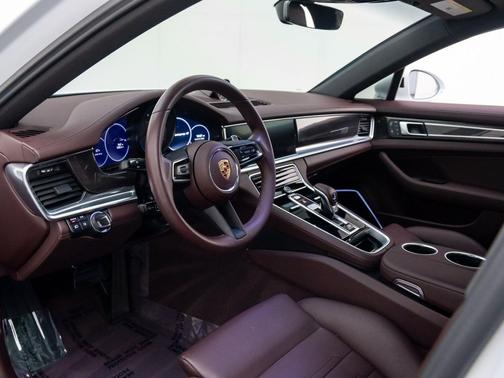 2023 Porsche Panamera 4 Platinum Edition