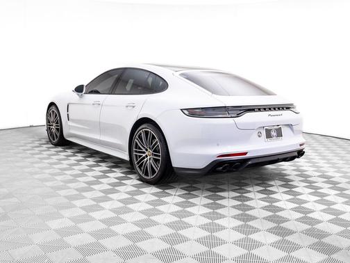 2023 Porsche Panamera 4 Platinum Edition
