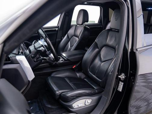 2017 Porsche Cayenne Platinum Edition