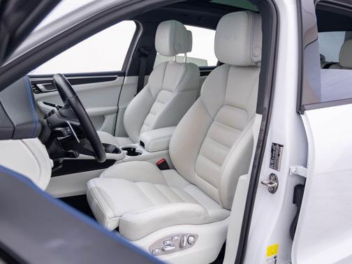 White 2023 Porsche Macan Macan GTS