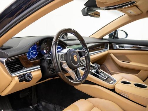 2018 Porsche Panamera 4