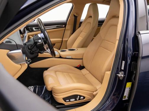 2018 Porsche Panamera 4