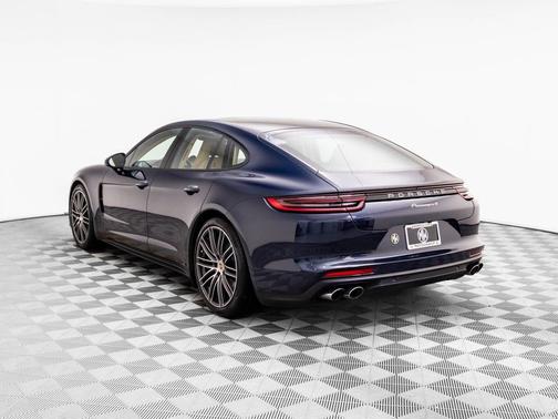 2018 Porsche Panamera 4