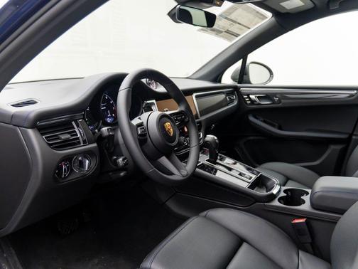 2025 Porsche Macan T