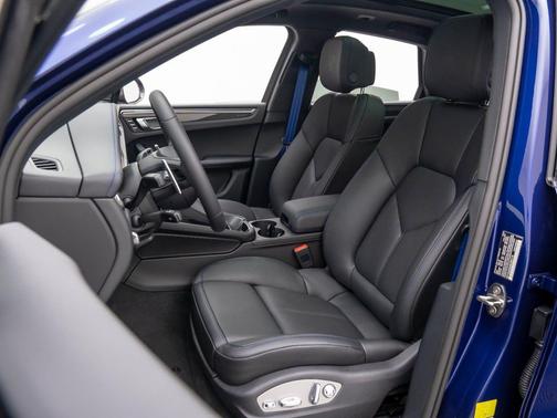2025 Porsche Macan T