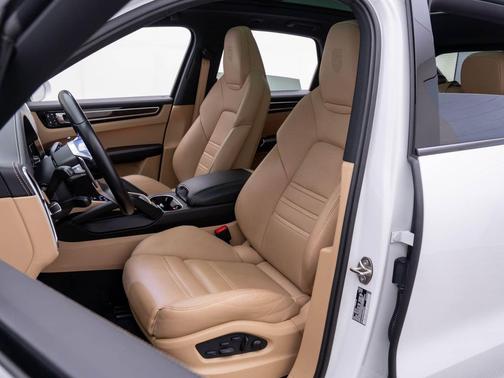 2023 Porsche Cayenne Platinum Edition